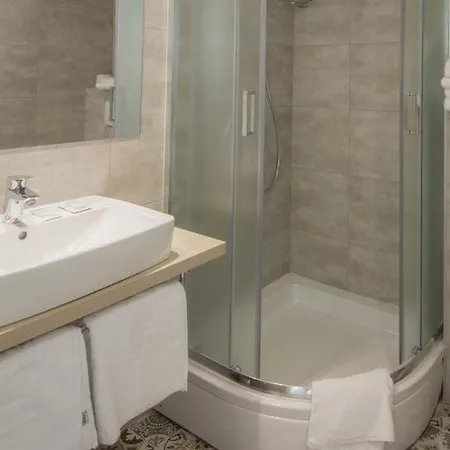 מלון Aminess Casa Bellevue 4*