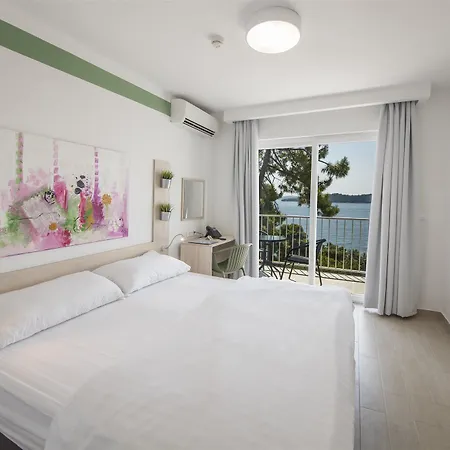 מלון Aminess Casa Bellevue 4*