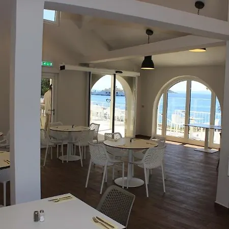 Отель Aminess Casa Bellevue 4*